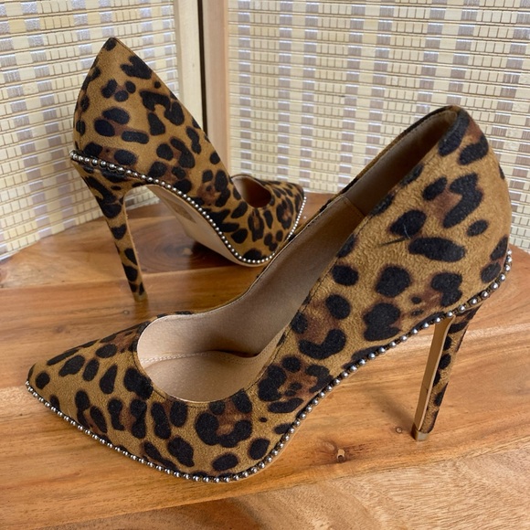 🔶Leopard Faux Suede Ball Studded Trim Pointy Toe High Heels Size 7 - Picture 4 of 7